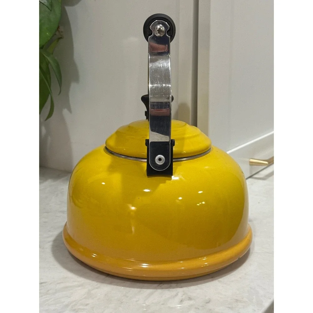 Le Creuset Tea Kettle 1.7Qt Soleil Yellow Orange Whistling Enamel Stovetop Read*
